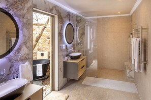 Bruser, hårtørrer, håndklæder