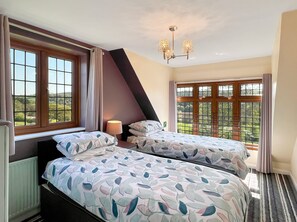 8 slaapkamers, een strijkplank/strijkijzer, internet, beddengoed