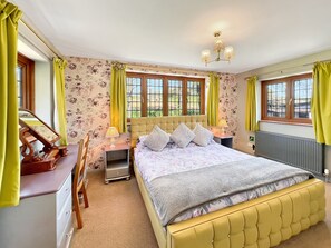 8 quartos, ferros/tábuas de passar roupa, acesso à internet