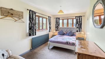 8 bedrooms, iron/ironing board, internet, bed sheets