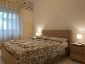 4 bedrooms, iron/ironing board, travel cot, WiFi