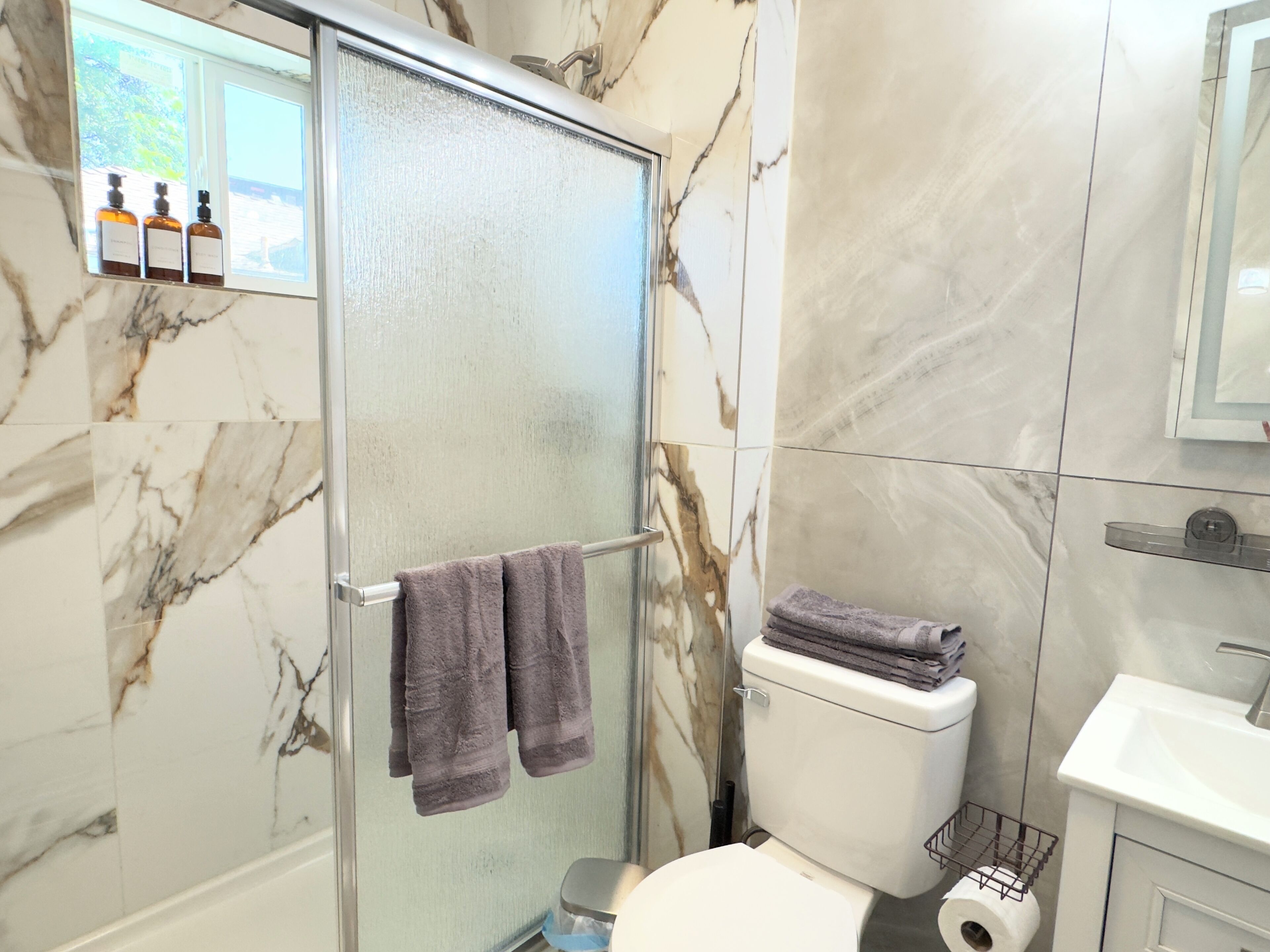 Dusche, Haartrockner, Handtücher, Seife
