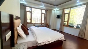 Superior Room, Balcony, Mountain View | Egyptian cotton sheets, premium bedding, rollaway beds, free WiFi - Solang Snow Heaven (Manali)