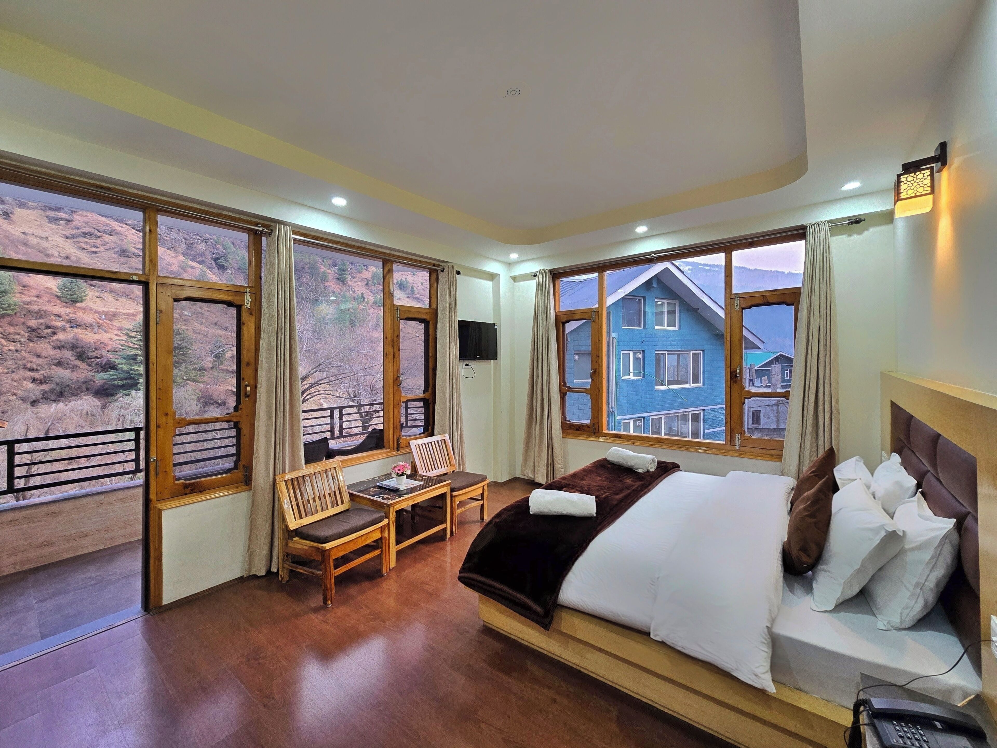 Superior Room, Balcony, Mountain View | Egyptian cotton sheets, premium bedding, rollaway beds, free WiFi