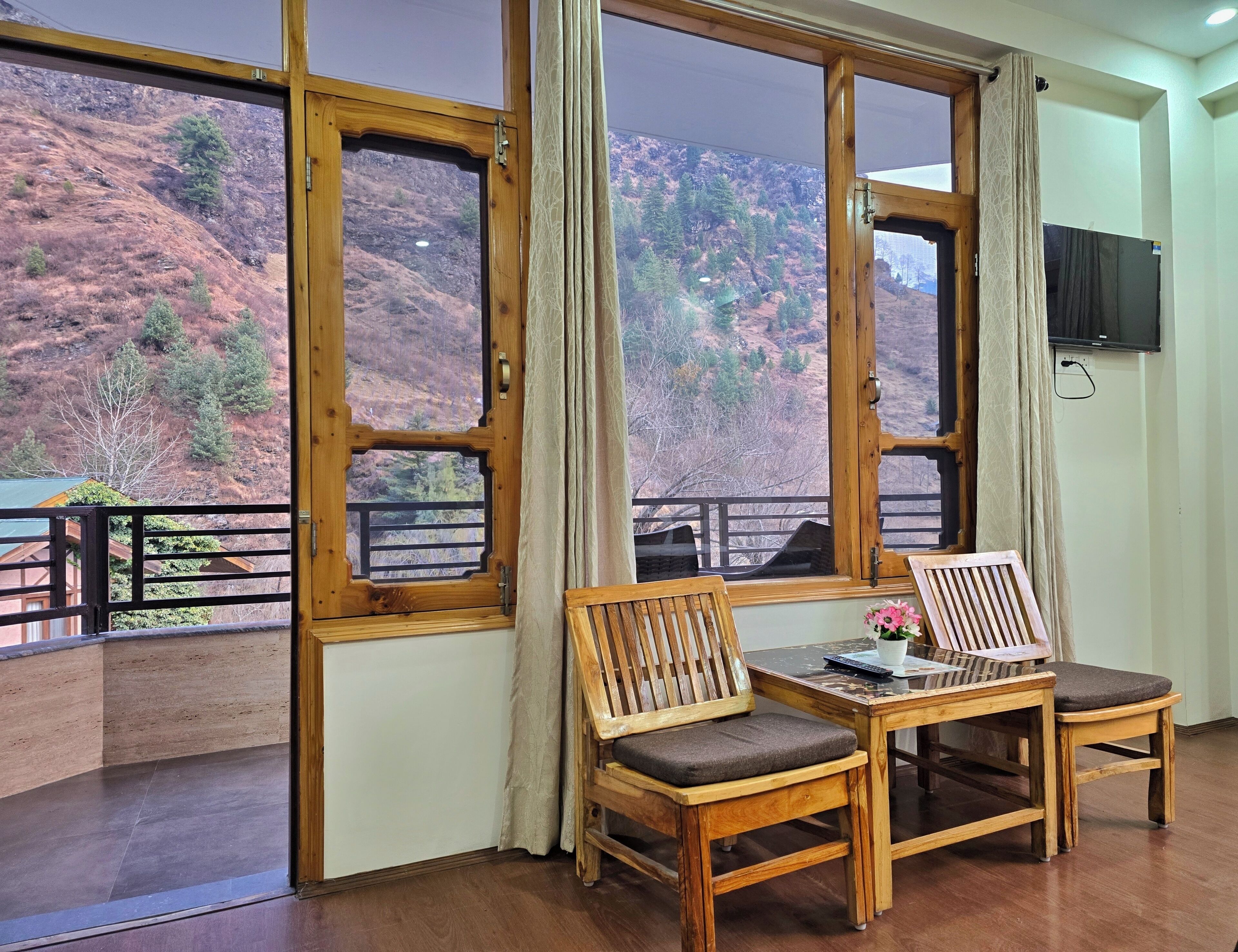 Superior Room, Balcony, Mountain View | Living area | 32-inch LCD TV with cable channels