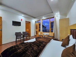 Deluxe Double Room, Balcony, Hill View | Egyptian cotton sheets, premium bedding, rollaway beds, free WiFi - Solang Snow Heaven (Manali)