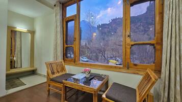 Superior Room, Balcony, Mountain View | In-room dining