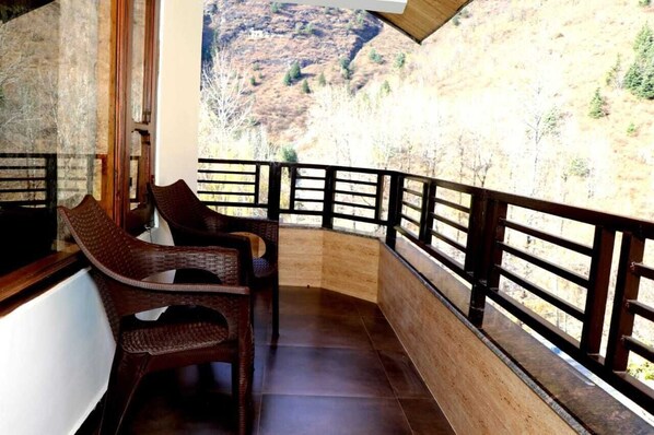 Superior Room, Balcony, Mountain View | Balcony - Solang Snow Heaven (Manali)
