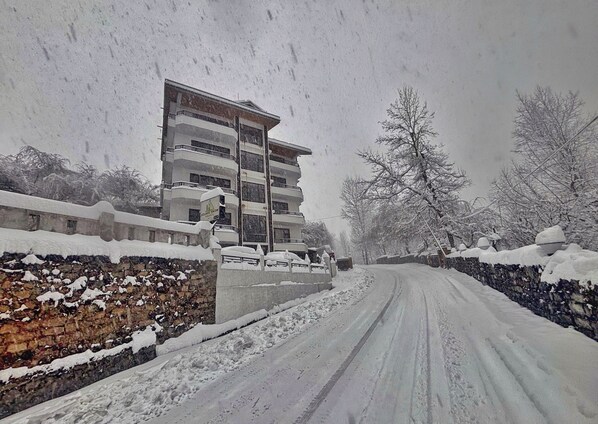 Front of property - Solang Snow Heaven (Manali)
