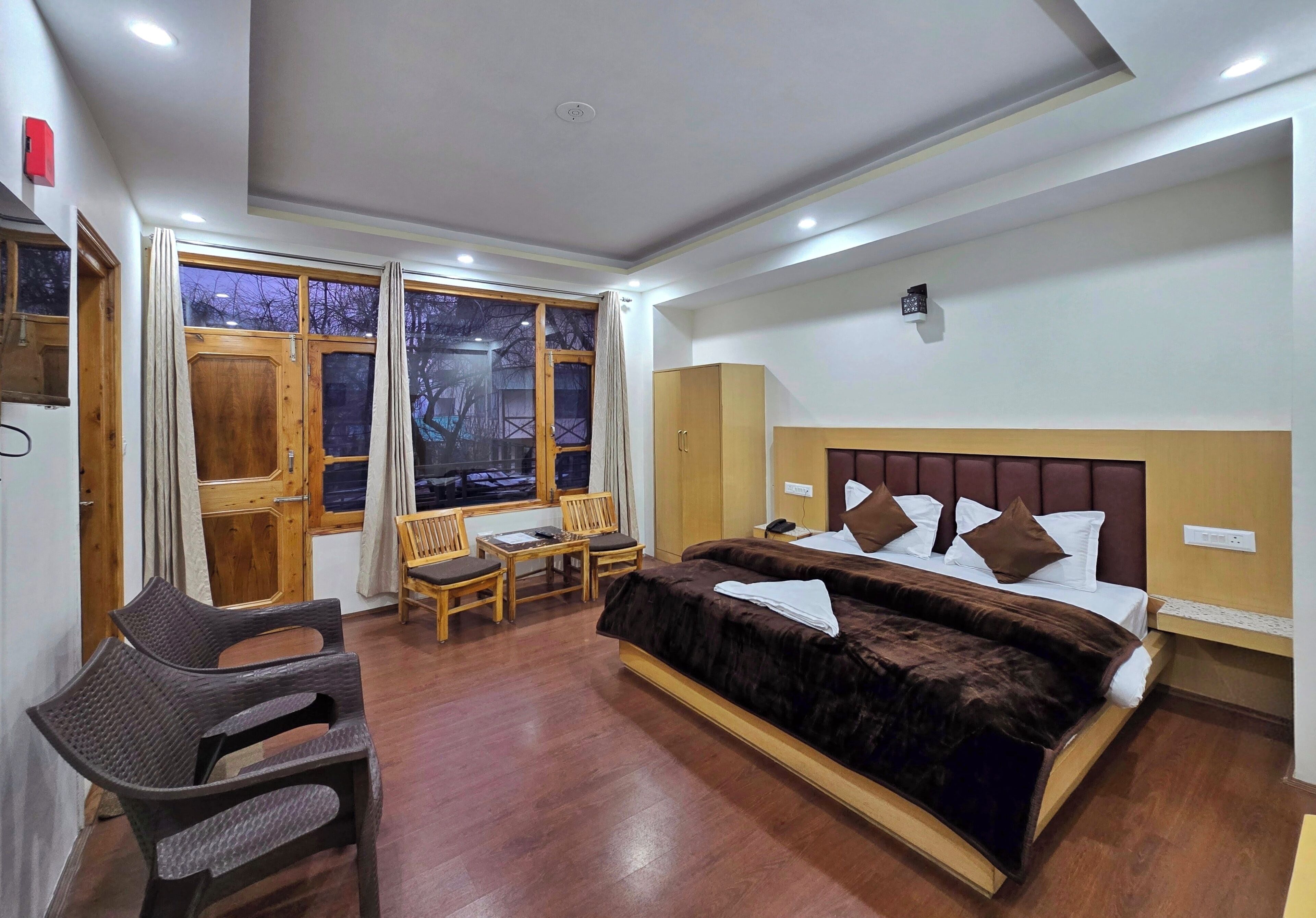 Deluxe Double Room, Balcony, Hill View | Egyptian cotton sheets, premium bedding, rollaway beds, free WiFi