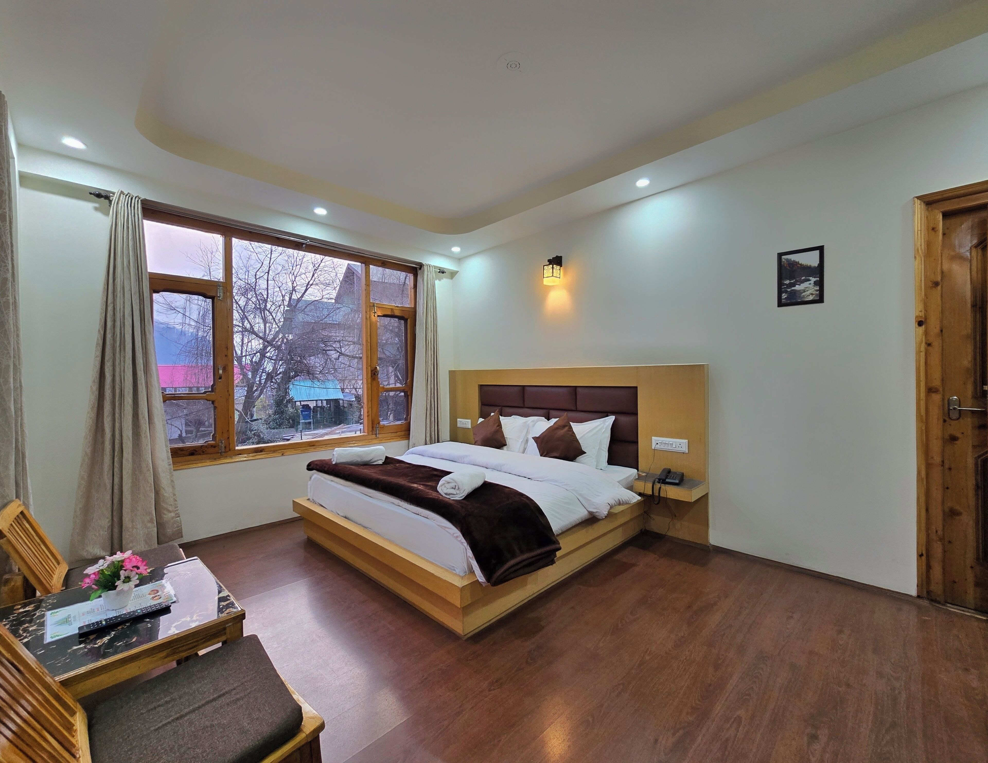 Superior-huone, parveke, vuoristonäköala | Egyptinpuuvillaiset lakanat, ylelliset vuodevaatteet, lisävuoteet