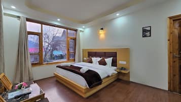 Superior-huone, parveke, vuoristonäköala | Egyptinpuuvillaiset lakanat, ylelliset vuodevaatteet, lisävuoteet