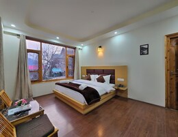 Superior Room, Balcony, Mountain View | Egyptian cotton sheets, premium bedding, rollaway beds, free WiFi