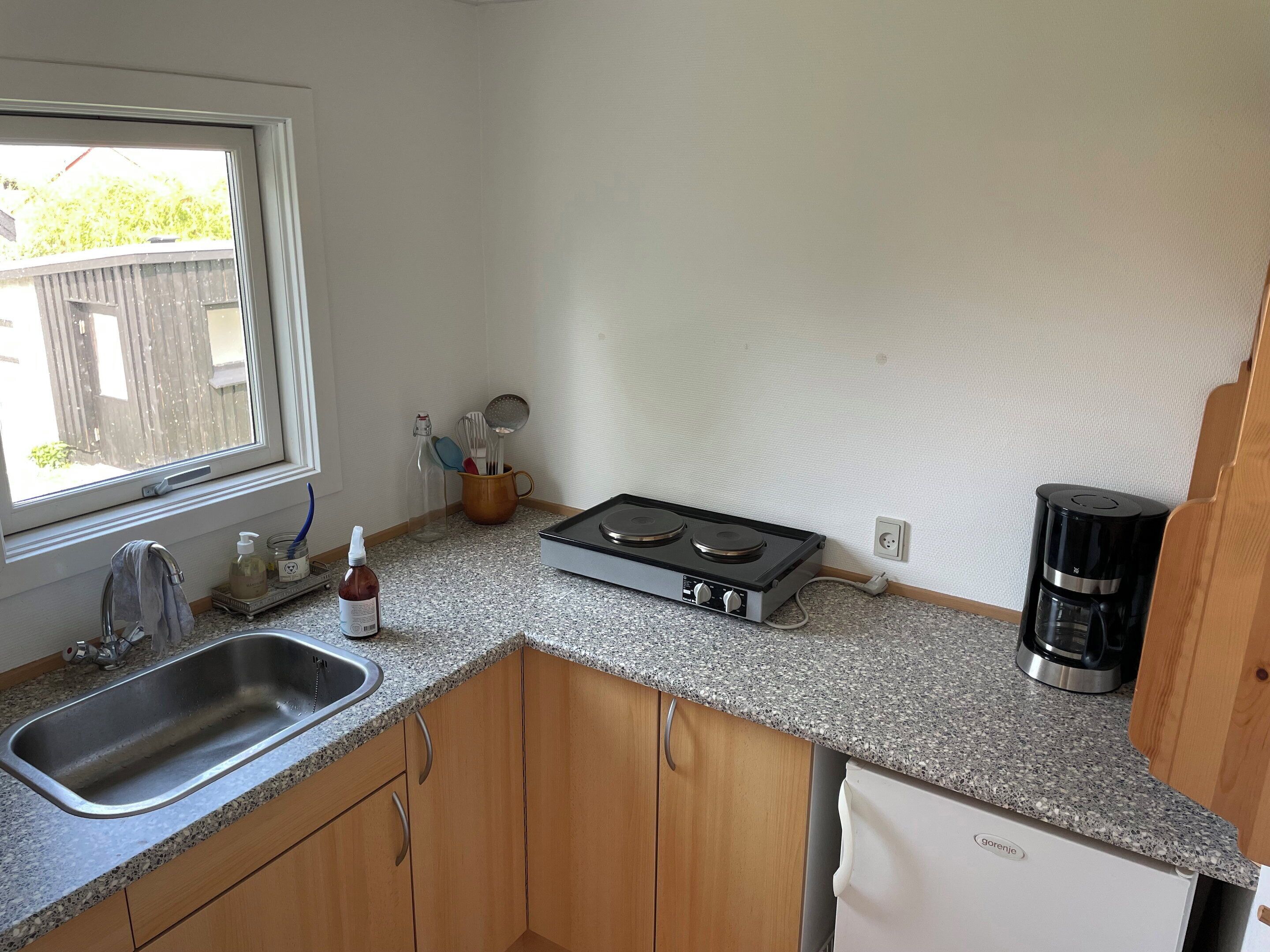 Fridge, stovetop, coffee/tea maker, electric kettle