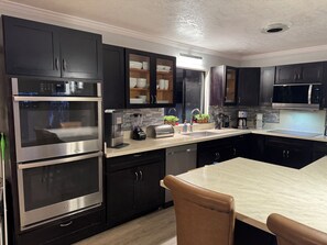 Microones, forn, placa de cuina i rentaplats 