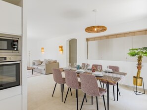 Dining - 3 bedrooms | Parking | Air conditioning | 330m beach (Saint Raphaël)