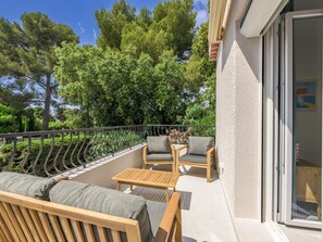 Terrace/patio - 3 bedrooms | Parking | Air conditioning | 330m beach (Saint Raphaël)