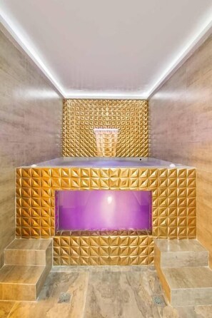 Unclassified image, 3 of 27, button