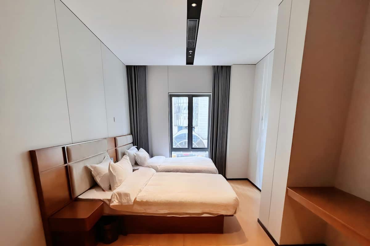 Free WiFi, bed sheets
