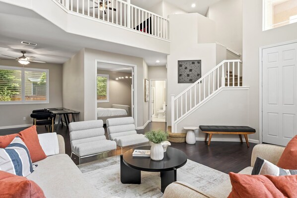 TV - Luxury 4 BR/3BA home in a gated San Diego Community with a sauna & Tesla Charger (San Marcos)