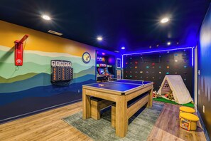Games room - Family-Inspired 4BR Massanutten Hot Tub, Sauna, Theater, Arcade: Sleeps 12 (McGaheysville)