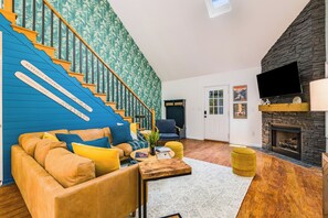 Smart TV, chimenea, videojuegos y tenis de mesa 