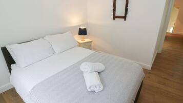 3 bedrooms, iron/ironing board, WiFi, bed sheets