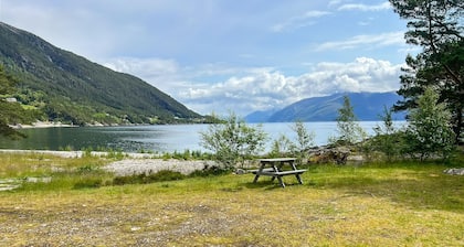 2 bedroom stunning home in Lavik