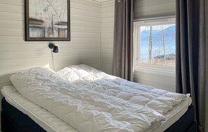 2 間睡房、可攜式嬰兒床