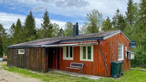 A rustic wooden cabin with a metal roof, a bench outside, and a satellite dish on the side. - Stunning home in Eidsvåg i Romsdal (Eidsvåg i Romsdal)