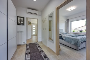 1 bedroom, iron/ironing board, free WiFi, bed sheets - Apartment Smode With Lovely View, Koper, Slovenia (Koper)