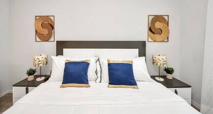 Stylish 3 Bedroom Oasis Near Katy Mills