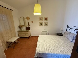 2 slaapkamers, een strijkplank/strijkijzer, wifi, beddengoed