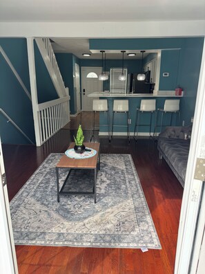 Interior - Charming 3-bedroom and 2.5 bedroom townhome with WiFi and AC in Silver Spring (Silver Spring)