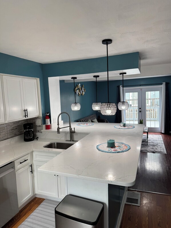 Microwave, oven, stovetop, dishwasher