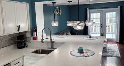 Charming 3-bedroom and 2.5 bedroom townhome with WiFi and AC in Silver Spring