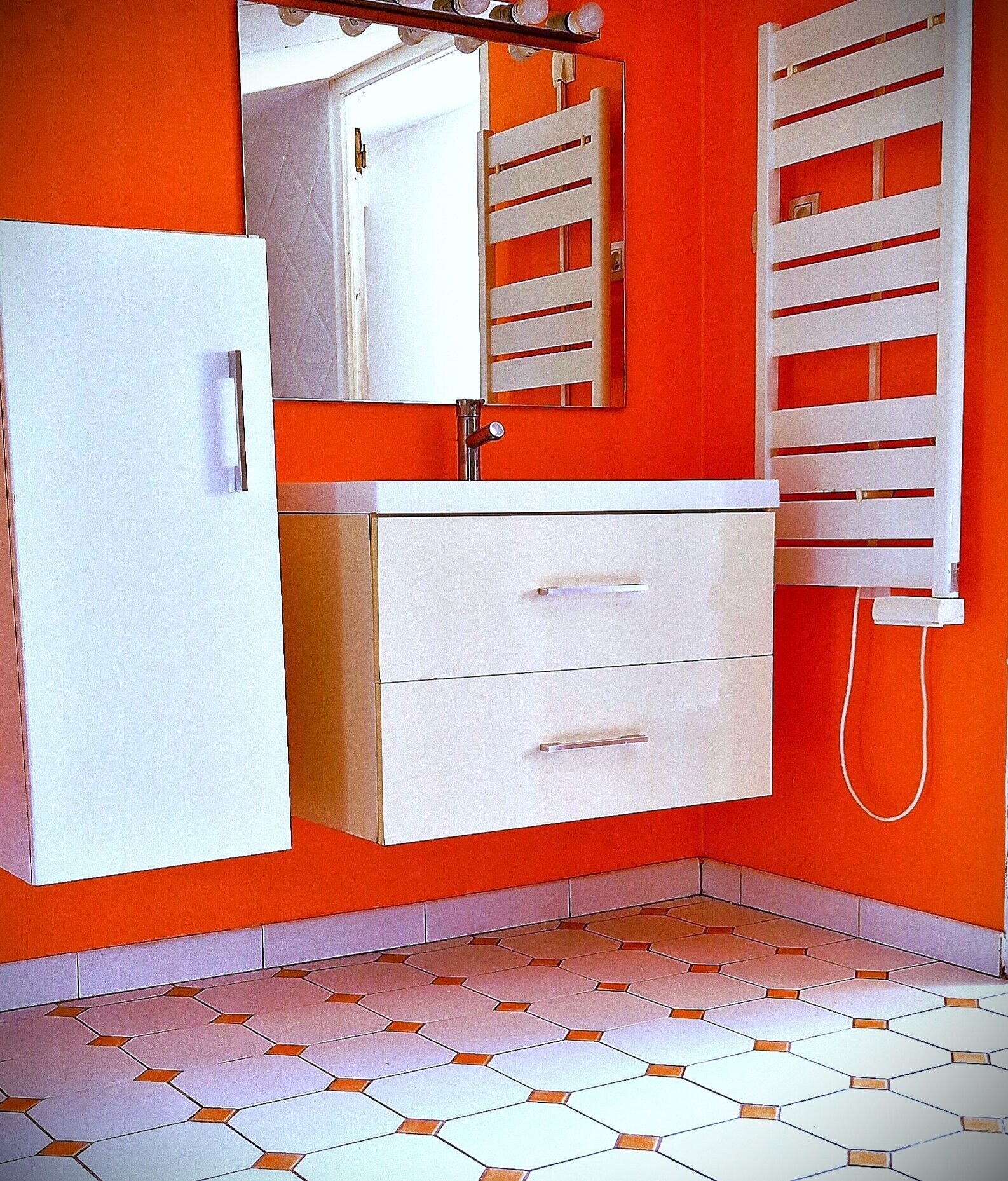 吹风机、毛巾、肥皂、卫生纸