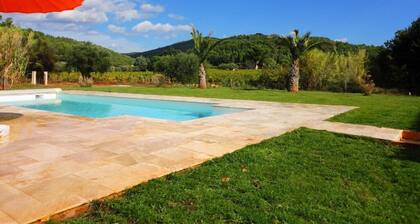 grande propriété en Provence au calme et proche de tout, avec piscine,
