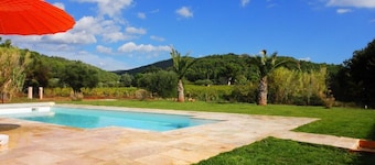 Large property in Provence, close to all amenities, with swimming pool,