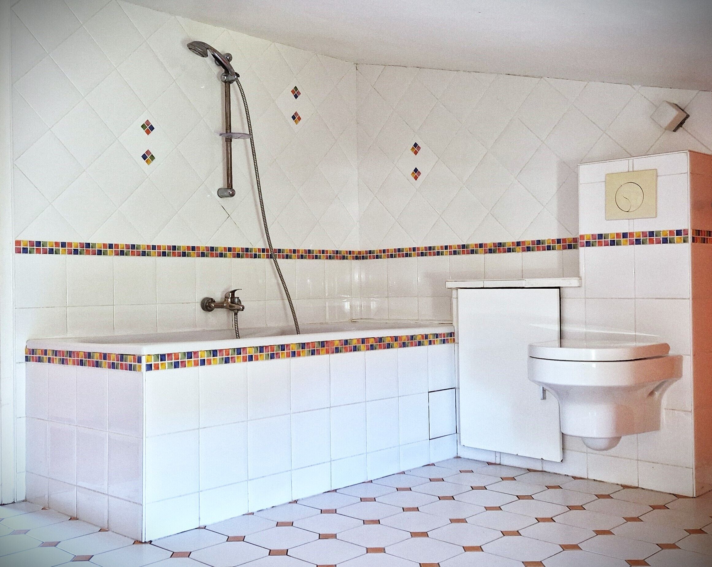 吹风机、毛巾、肥皂、卫生纸