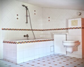 Hair dryer, towels, soap, toilet paper -  cancelled (Cuers)