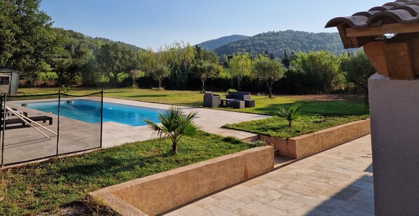 Pool - Large property in Provence, close to all amenities, with swimming pool, (Cuers)