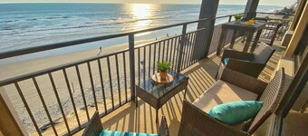 NEW Fantastic Ocean Front Studio in Daytona Beach - Up to 6 Guests!