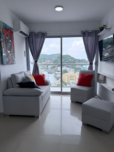 3-bedroom apartment in lovely Cartagena de Indias with AC, pool , good location