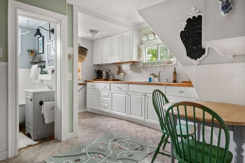 Adorable Seaside Cottage