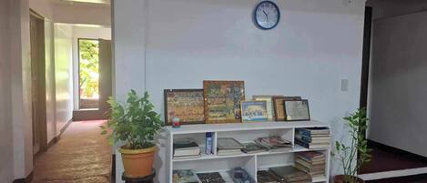 المنشأة من الداخل