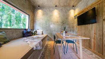 Standard Double Room, Patio, River View | Living area