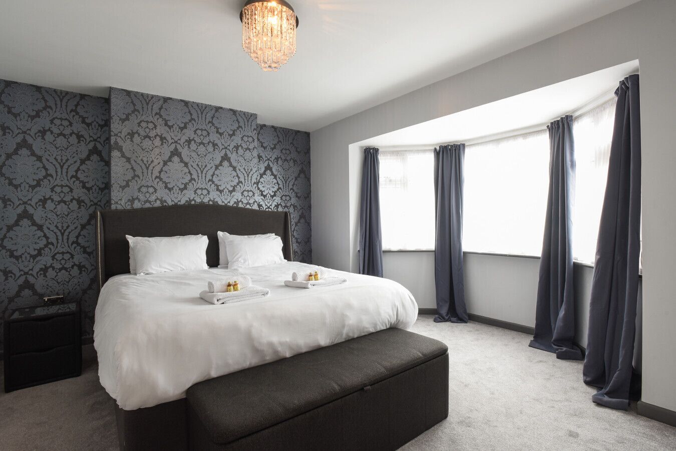 3 bedrooms, desk, iron/ironing board, travel crib