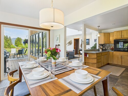 Waterfront 5-Bedroom Retreat w/ Sauna & Firepit