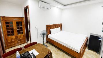Basic Double Room, Air conditioning, City View | Premium bedding, free minibar items, desk, laptop workspace